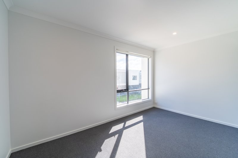 Photo - 47 Thistle Place, South Morang VIC 3752 - Image 9