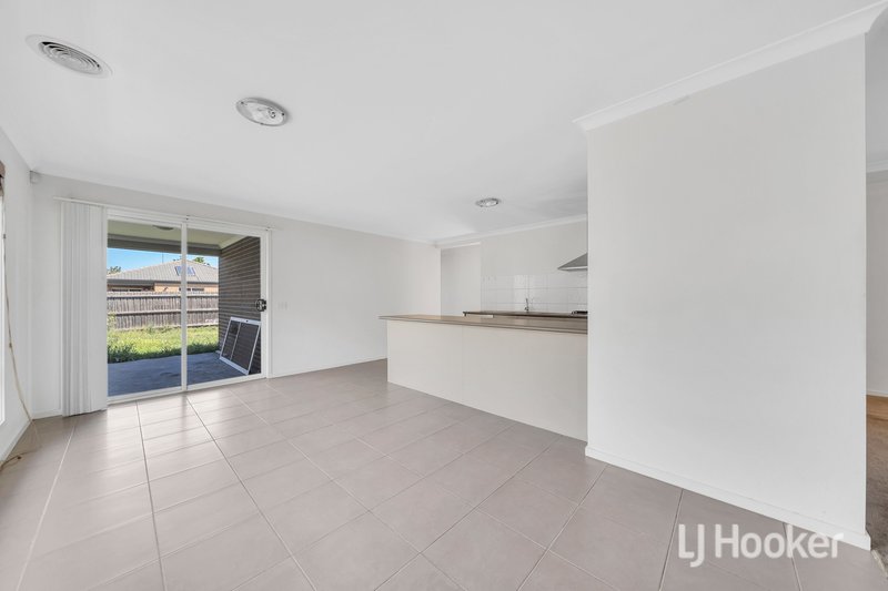 Photo - 47 Toritta Way, Truganina VIC 3029 - Image 3