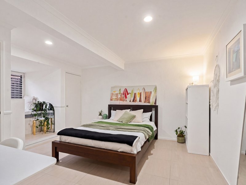 Photo - 47 Tullamarine Drive, Robina QLD 4226 - Image 24