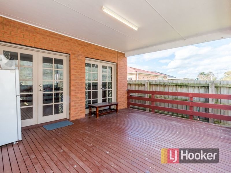 Photo - 47 Wakenshaw Crescent, Pakenham VIC 3810 - Image 13