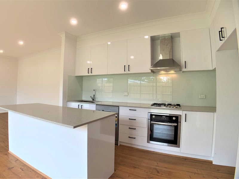 Photo - 4/7 Wordsworth Avenue, Clayton South VIC 3169 - Image 2