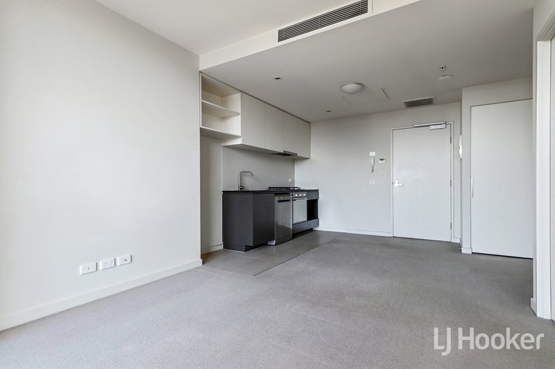 Photo - 4703/568 Collins Street, Melbourne VIC 3000 - Image 2