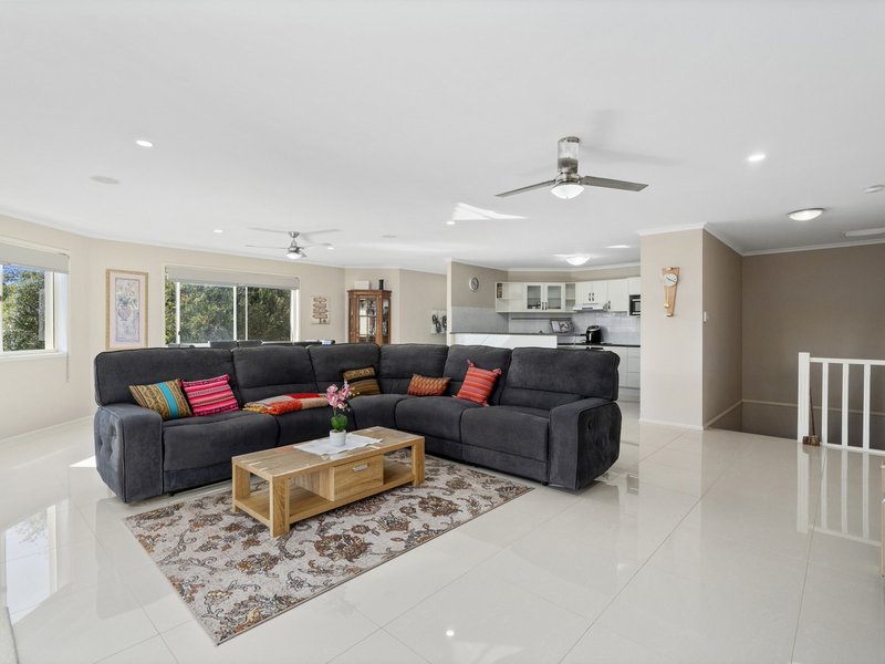 Photo - 47/102-104 Alexander Drive, Highland Park QLD 4211 - Image 3