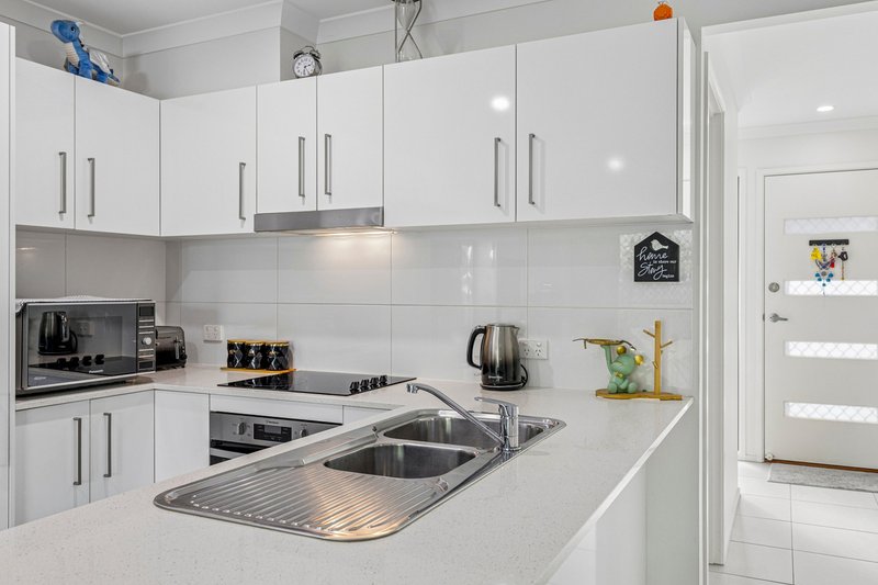 Photo - 4/75 Samsonvale Road, Strathpine QLD 4500 - Image 6