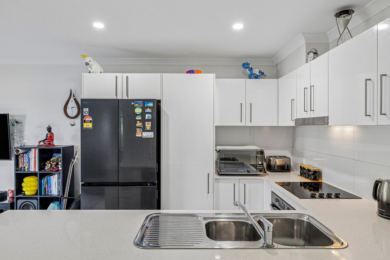 Photo - 4/75 Samsonvale Road, Strathpine QLD 4500 - Image 7