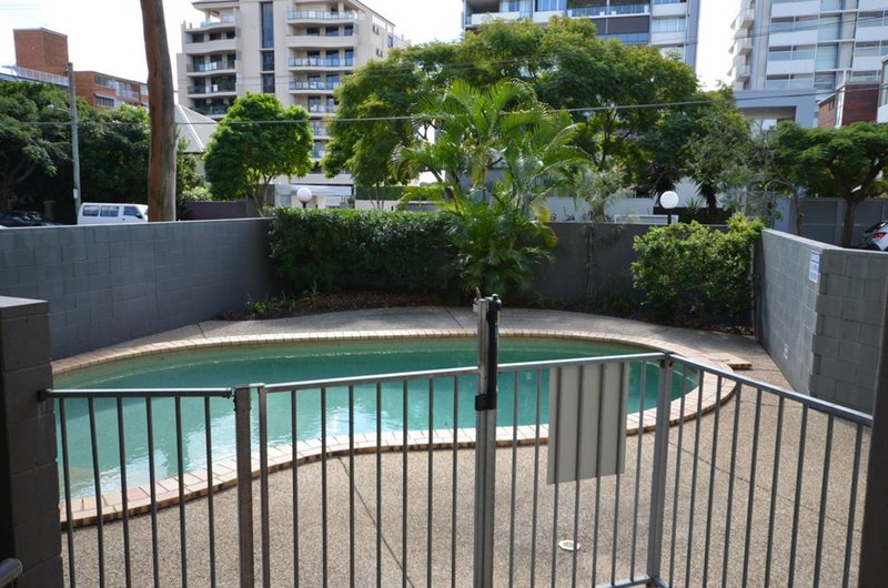 Photo - 4/75 Thorn Street, Kangaroo Point QLD 4169 - Image 3