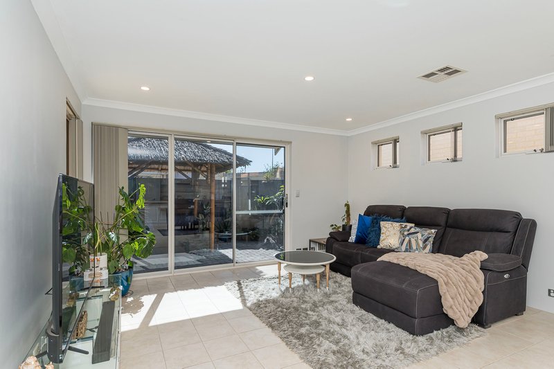 Photo - 4/76 Harden Park Trail, Carramar WA 6031 - Image 9