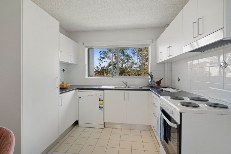 Photo - 4/76 Kitchener Street, Coorparoo QLD 4151 - Image 2