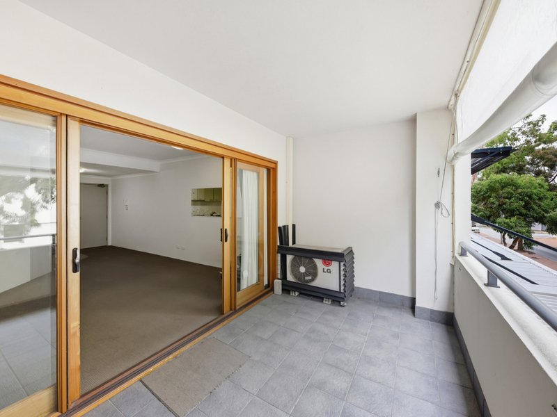 Photo - 4/76 Newcastle Street, Perth WA 6000 - Image 9