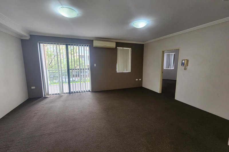 Photo - 4/77-79 Mountford Avenue, Guildford NSW 2161 - Image 4