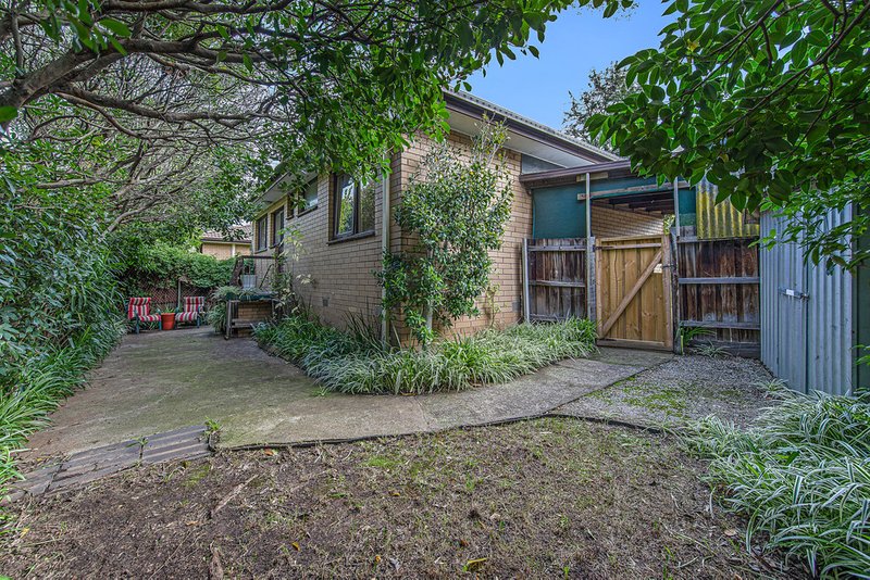 Photo - 4/77-81 Avonhurst Drive, Glen Waverley VIC 3150 - Image 8