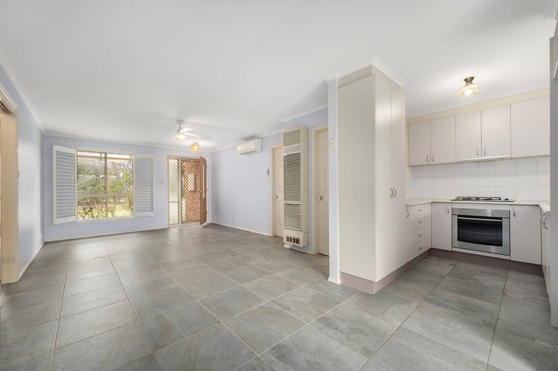 Photo - 4/77 Britten-Jones Drive, Holt ACT 2615 - Image 5