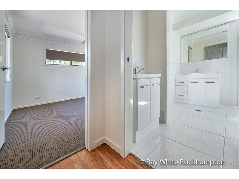 Photo - 4/77 Livingstone Street, Berserker QLD 4701 - Image 11