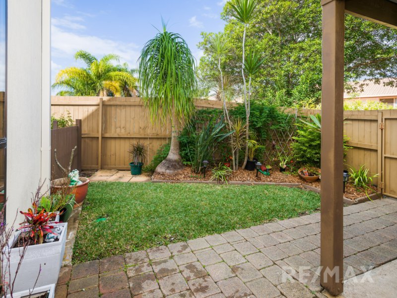 Photo - 4/77 Olsen Avenue, Labrador QLD 4215 - Image 12