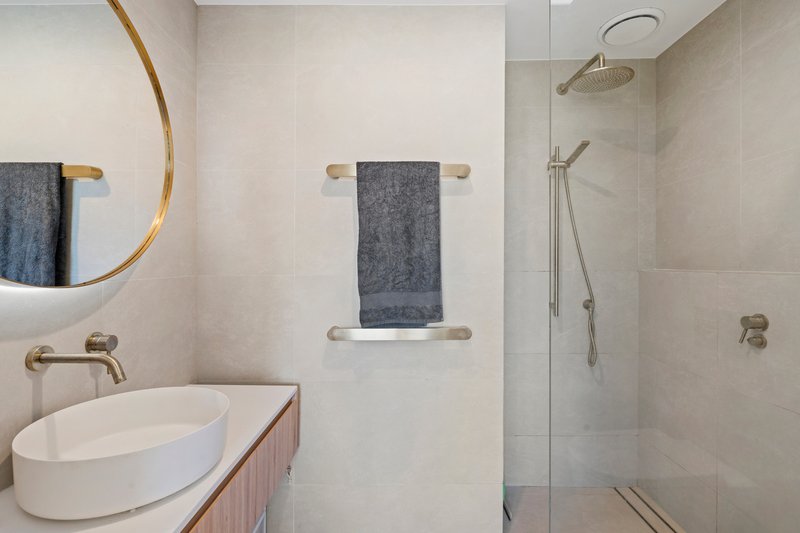Photo - 4/78 Petrel Avenue, Mermaid Beach QLD 4218 - Image 8