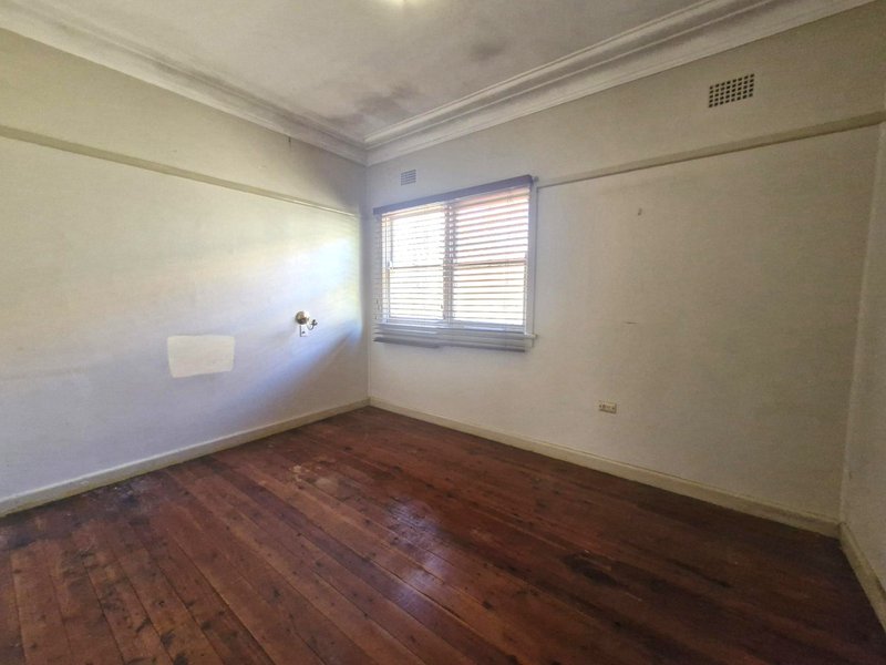 Photo - 48 Belmont Road, Glenfield NSW 2167 - Image 12