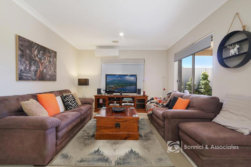 Photo - 48 Brewer Drive, West Wodonga VIC 3690 - Image 8