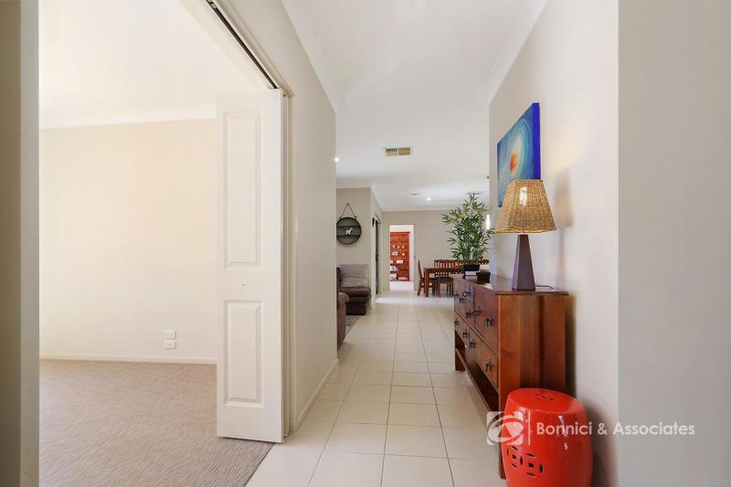 Photo - 48 Brewer Drive, West Wodonga VIC 3690 - Image 11