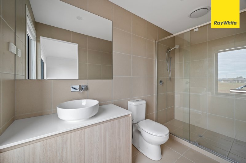 Photo - 48 Buckingham Boulevard, Strathtulloh VIC 3338 - Image 6