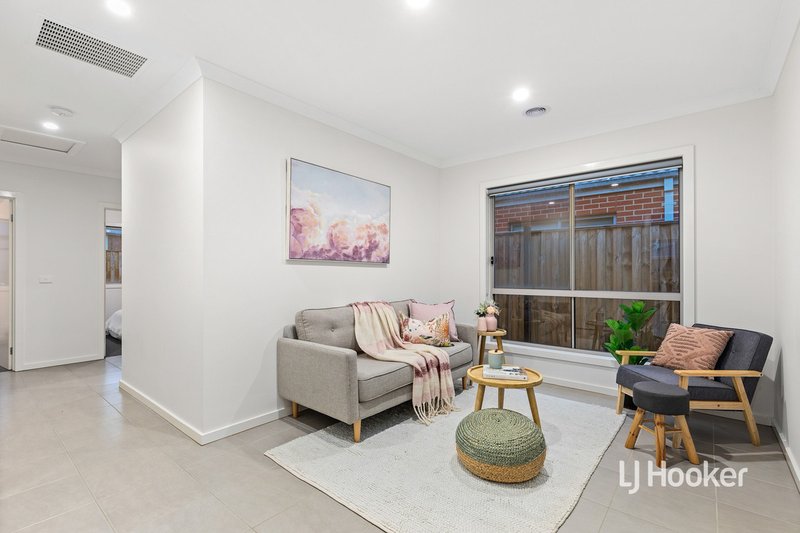 Photo - 48 Cassinia Circuit, Tarneit VIC 3029 - Image 7