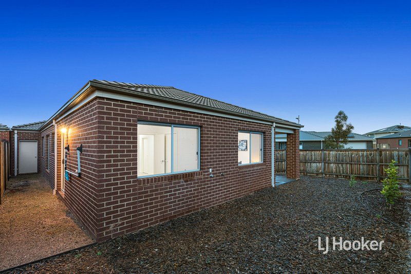 Photo - 48 Cassinia Circuit, Tarneit VIC 3029 - Image 16