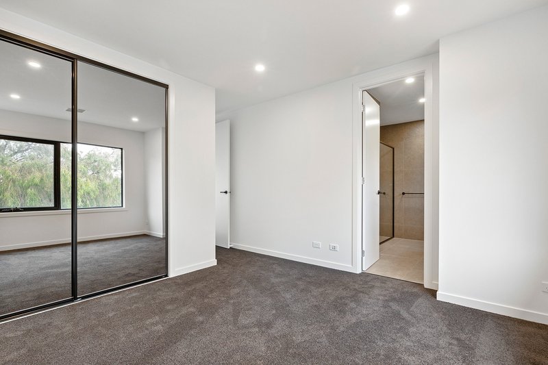 Photo - 4/8 Cecil Street, Frankston VIC 3199 - Image 4