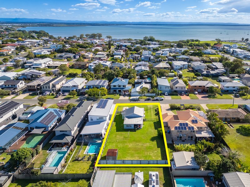 Photo - 48 Central Avenue, Scarborough QLD 4020 - Image 1