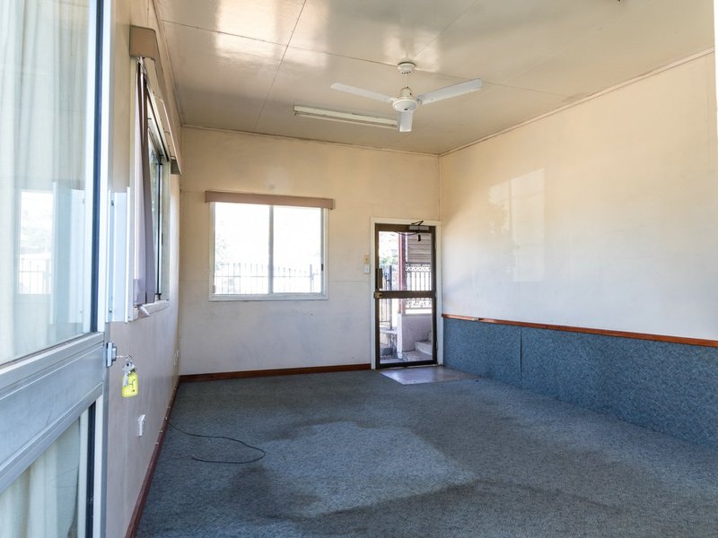 Photo - 48 Deighton Street, Mount Isa QLD 4825 - Image 7