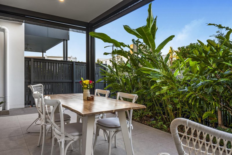 Photo - 48 Delta Circuit, Hope Island QLD 4212 - Image 3