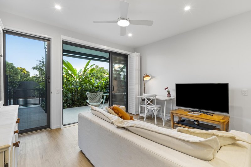 Photo - 48 Delta Circuit, Hope Island QLD 4212 - Image 5