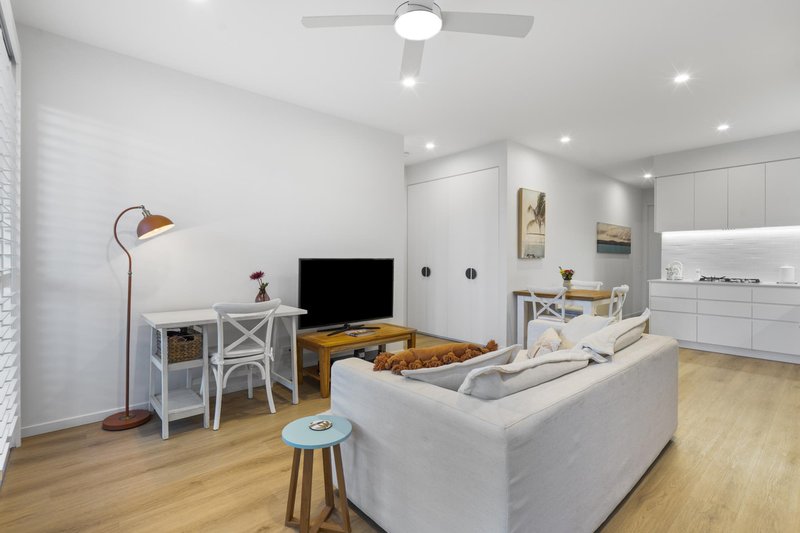 Photo - 48 Delta Circuit, Hope Island QLD 4212 - Image 8