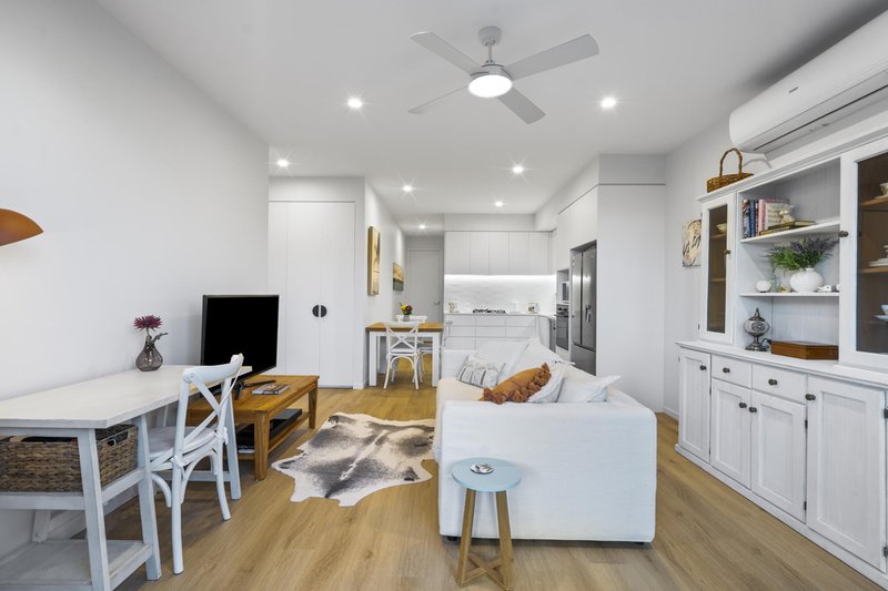 Photo - 48 Delta Circuit, Hope Island QLD 4212 - Image 15