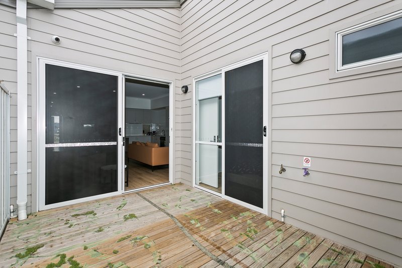 Photo - 48 Dianchi Drive, Wyndham Vale VIC 3024 - Image 10