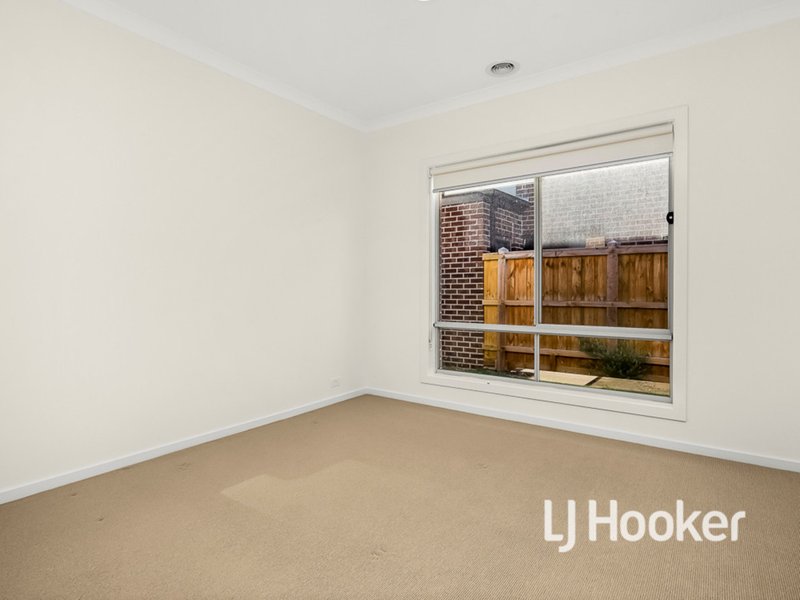 Photo - 48 Dingo Street, Point Cook VIC 3030 - Image 6