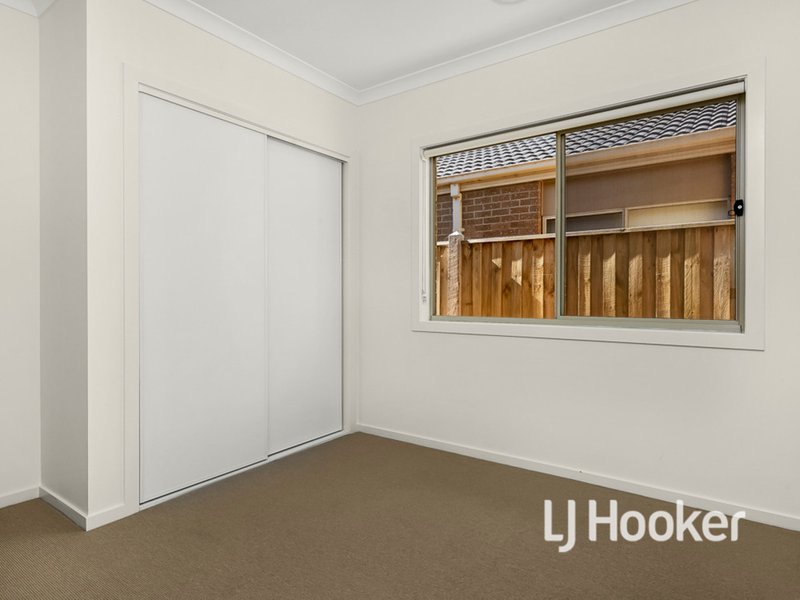 Photo - 48 Dingo Street, Point Cook VIC 3030 - Image 8