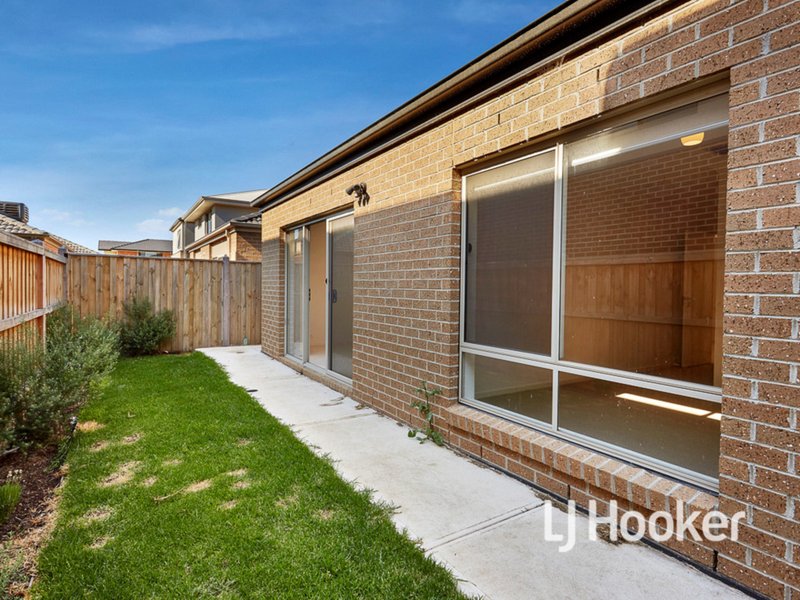 Photo - 48 Dingo Street, Point Cook VIC 3030 - Image 10