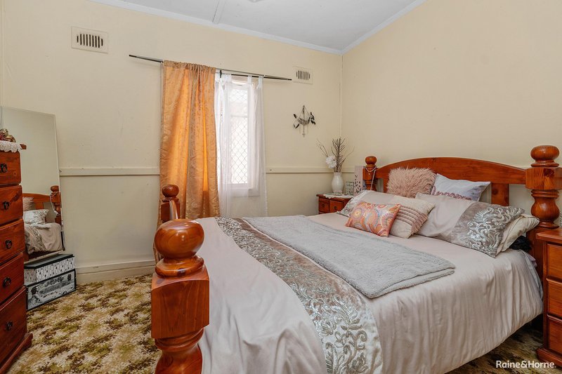 Photo - 48 Emily Street, Marks Point NSW 2280 - Image 6