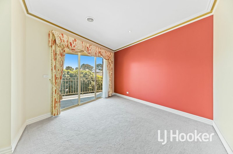 Photo - 48 Fairholme Boulevard, Berwick VIC 3806 - Image 4