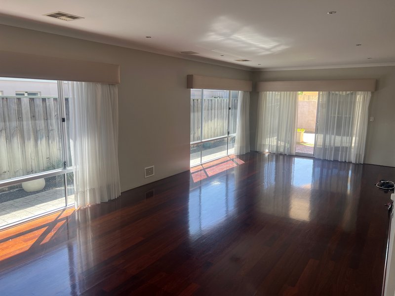 Photo - 48 Farmaner Parkway, Ellenbrook WA 6069 - Image 6
