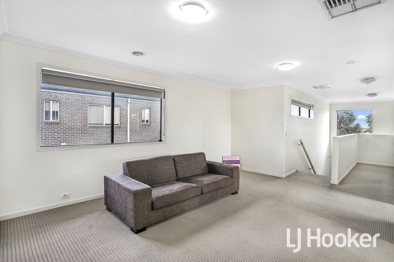 Photo - 48 Featherbrook Drive, Point Cook VIC 3030 - Image 5