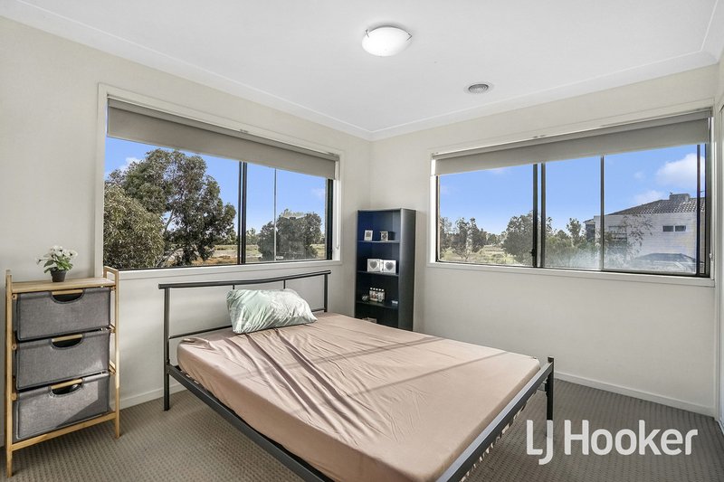 Photo - 48 Featherbrook Drive, Point Cook VIC 3030 - Image 9