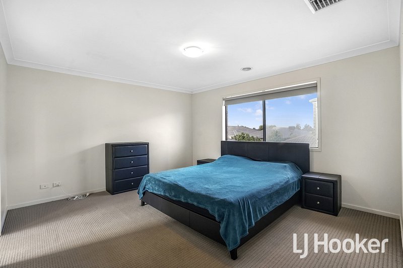 Photo - 48 Featherbrook Drive, Point Cook VIC 3030 - Image 10