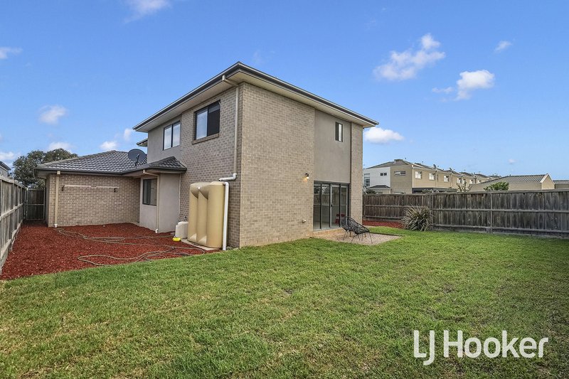 Photo - 48 Featherbrook Drive, Point Cook VIC 3030 - Image 14