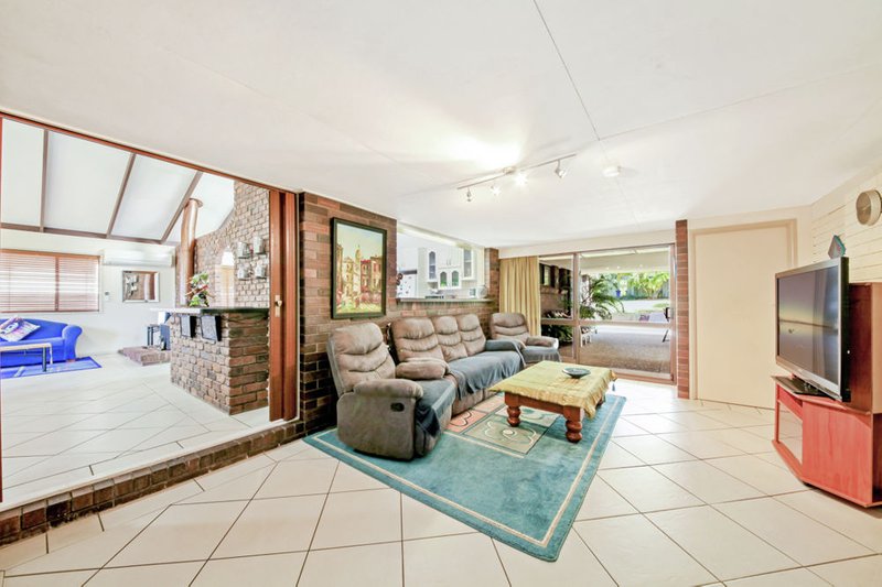 Photo - 48 Ferny Way, Ferny Hills QLD 4055 - Image 2