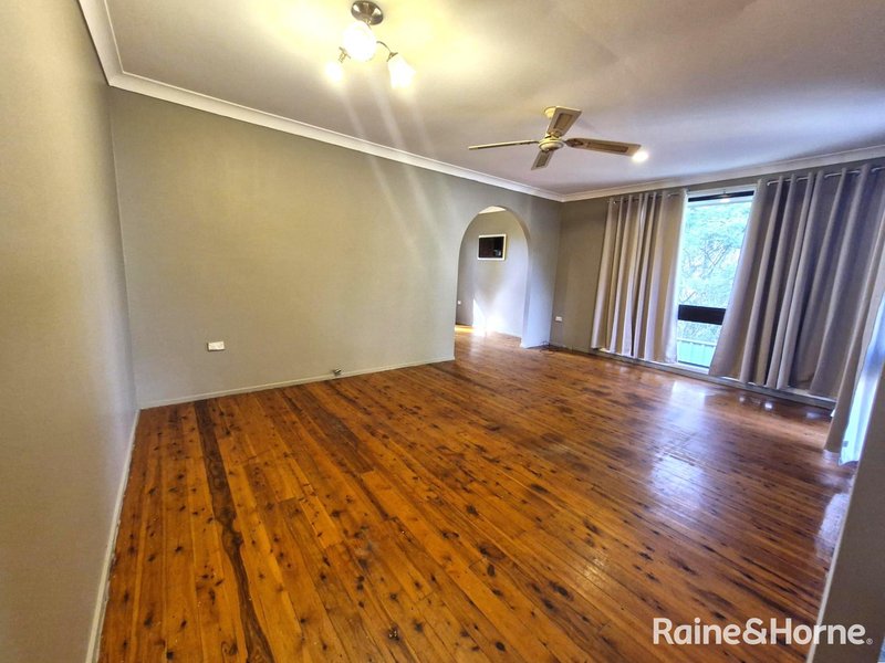 Photo - 48 Gentian Avenue, Macquarie Fields NSW 2564 - Image 4