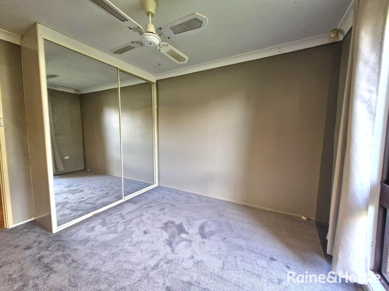 Photo - 48 Gentian Avenue, Macquarie Fields NSW 2564 - Image 7