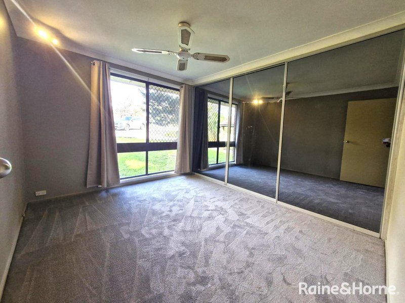 Photo - 48 Gentian Avenue, Macquarie Fields NSW 2564 - Image 8
