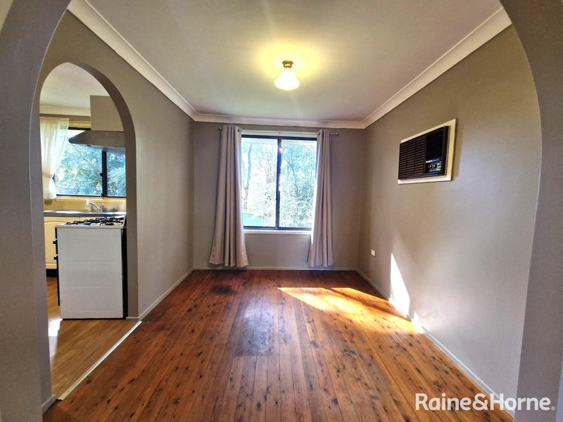 Photo - 48 Gentian Avenue, Macquarie Fields NSW 2564 - Image 11