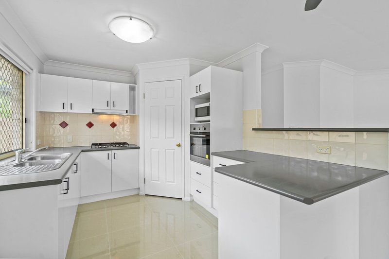 Photo - 48 Gleneagles Crescent, Oxley QLD 4075 - Image 4