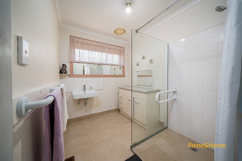 Photo - 48 Glenmorgan Close, Clayton South VIC 3169 - Image 5